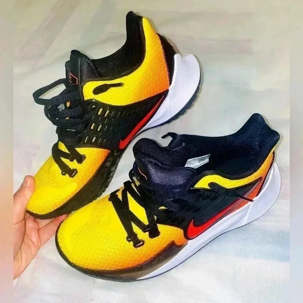 Nike shoes 👟 for  men. Please see all pictures for model name
